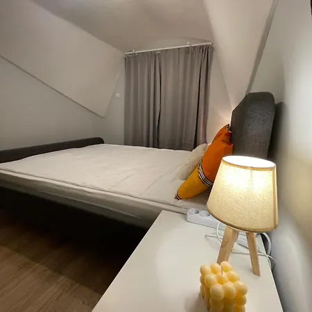 Quiet Comfort Walk Everywhere Apartment *